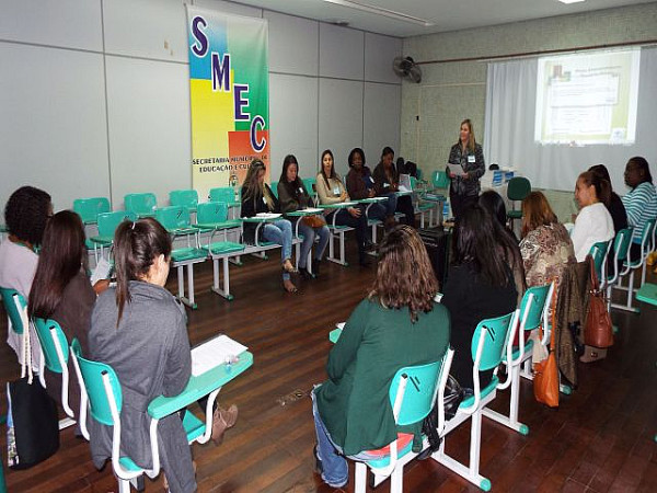 Nova turma de 22 professores e diretores também coloca outros 395 estudantes do programa, que quer incentivar o nascimento de novos empreendedores. Foto: Gilmar Marques