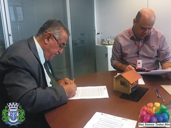 Momento da assinatura do convênio. Foto: ASCOM Prefeitura de Itaú de Min