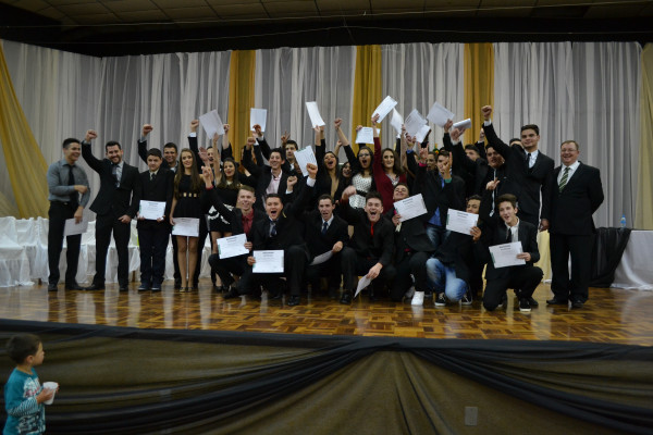 Turma de 37 formandos do Curso Mecânico de Usinagem em Máquinas Convencionais. Foto: Prefeitura Municipal de Ibirubá