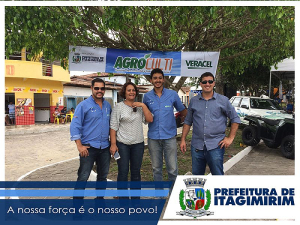 Prefeita Devanir Brillantino, Secretário de Agricultura  Thiago Mota e Representantes da Sollus Irrigação . Foto: ASCOM - ITAGIMIRIM