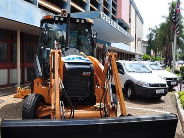 Diretor do DAE anuncia aquisição de seis veículos novos. (Marilia Pierre). Foto: Marilia Pierre