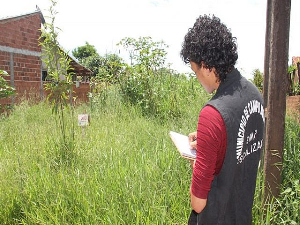Proprietários de terrenos sujos são notificados e se não limparem, recebem multa.. Foto: Arquivo/município