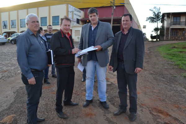 Prefeito Abel, Secretários e representante da Vence Tudo. Foto: Prefeitura Municipal de Ibirubá