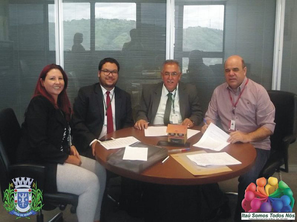Delegação de Itaú de Minas e Presidente da Cohab. Foto: ASCOM Prefeitura de Itaú de Min