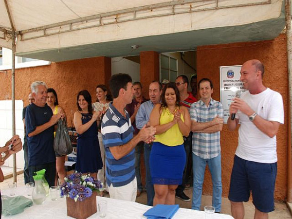 Prefeito Paulo Neves e convidados durante reinauguração da Praça de Esportes de Guarani. Foto: Assessoria de Comunicação PMG