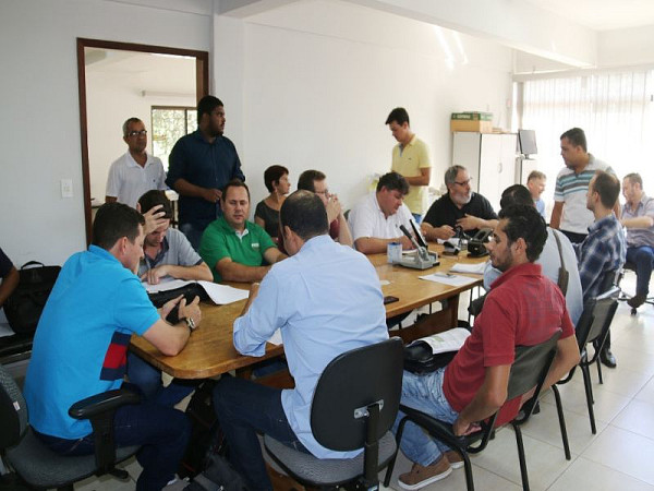 18 empresas participaram do pregão no setor de Suprimentos. Foto: Valdir Bonete/Assessoria de Impr