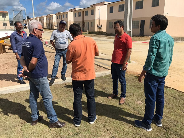 Visita a conjunto habitacional. Foto: ASCOM