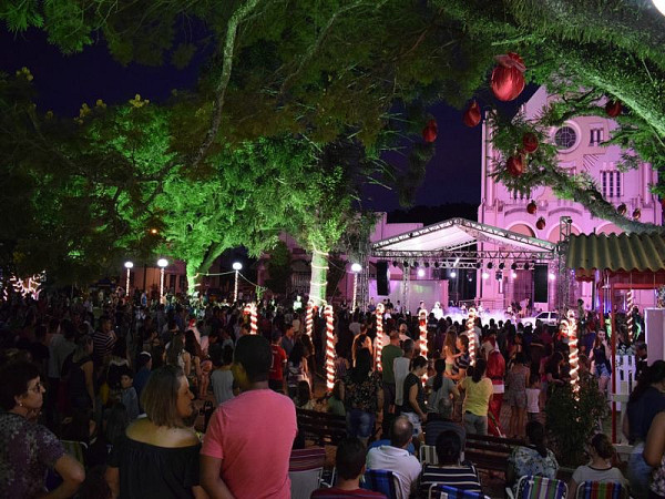 Público lotou a Praça Vicente Pallotti. Foto: Eloisa Uliana/ASCOM PM Faxinal d