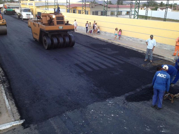 OBRAS NAS RUAS 24 DE NOVEMBRO COM JUNDIAÍ. Foto: Gutemberg Silveira