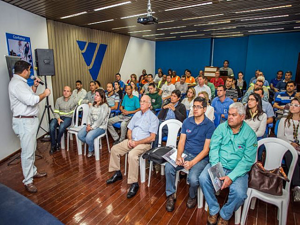Capacitação tem como meta mostrar que as pequenas empresas podem fornecer produtos e serviços às cimenteiras do município. Foto: Divulgação/Votorantim Cimentos