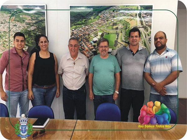 Vereador Matheus Vilela (PSB), Vereadora Juliana Mattar (PTB), Prefeito Ronilton (PSD), Vice-Prefeito Tacilinho (PP), Vereador Davi Sousa (PSD) e Vereador Denão (PSB). Foto: Ascom Pref. Itaú de Minas